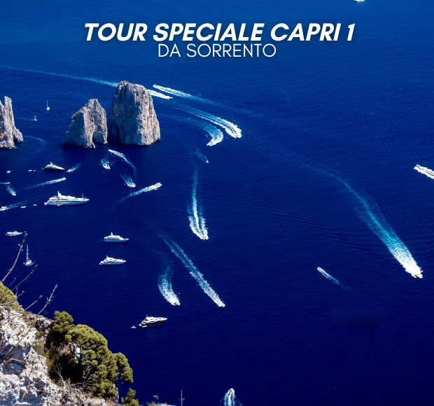 Barca in partenza dal porto di Sorrento verso Capri