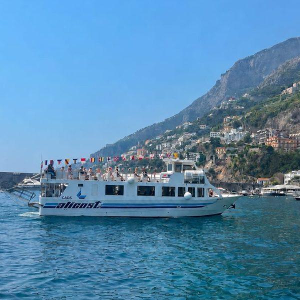 Alicost, arriva la motonave “Caos”: collega Salerno, la Costiera e le isole